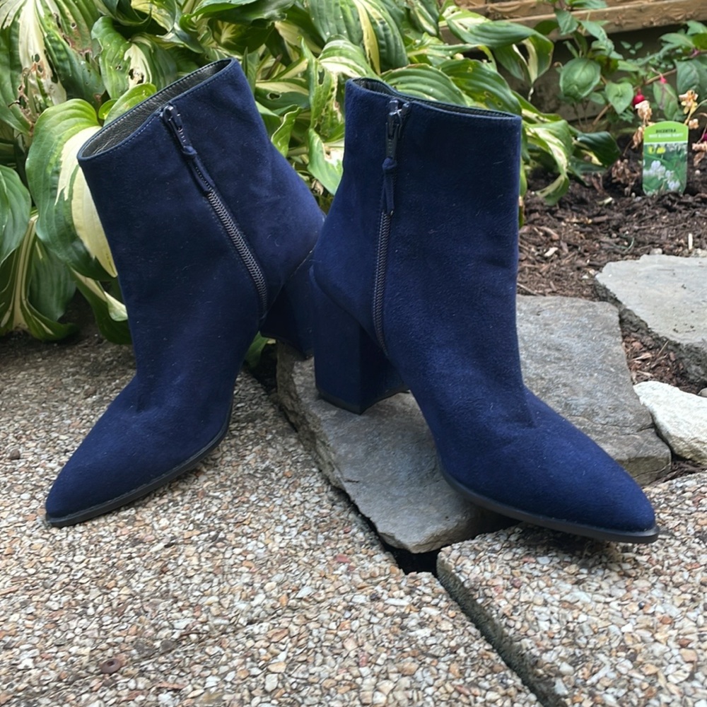 Stuart Weitzman - Blue Suede Ankle Boots (& suede brush)